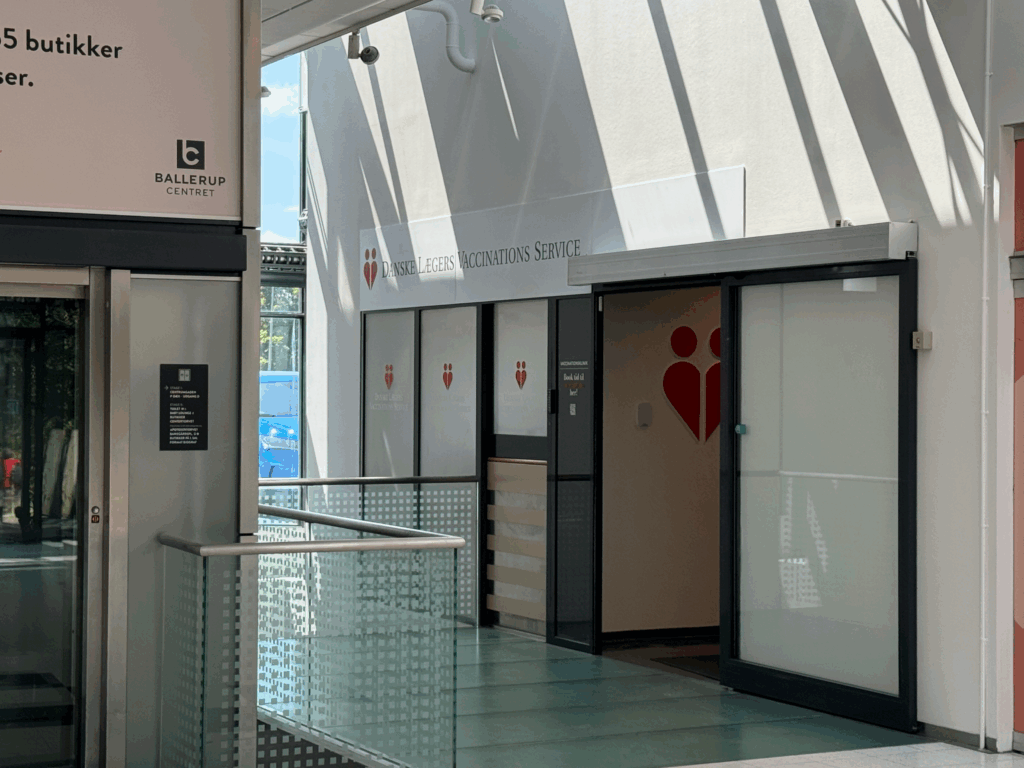 Facade billede af Danske Lægers Vaccinations Service i Ballerup Centeret